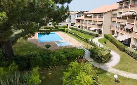Studio du port avec terrasse, parking privatif, piscine dans résidence , wifi, ménage compris